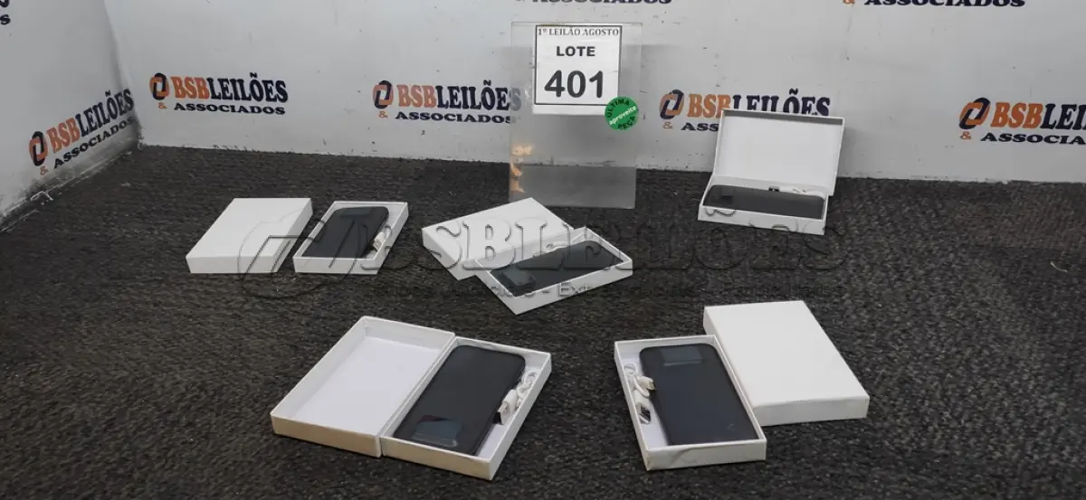 LOTE 401 - 05 BATERIAS EXTERNAS. (NO ESTADO) ATENÇÃO! FAZER A VISITAÇÃO ANTES DE ARREMATAR, NÃO SABEMOS SE FUNCIONA. LEILÃO NÃO TEM GARANTIA E NEM DEVOLUÇÃO, SUJEITO A POSSÍVEIS AVARIAS VISÍVEIS/OCULTAS E/OU AUSÊNCIA DE COMPONENTES.