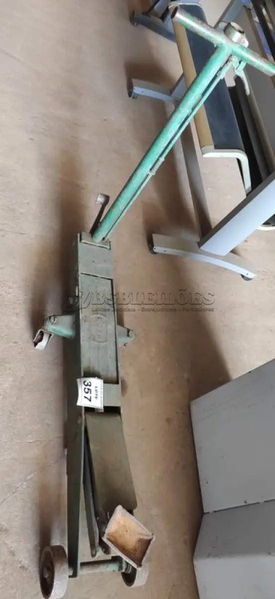 LOTE 357 - 01 MACACO JACARÉ COR VERDE. (NO ESTADO) ATENÇÃO! FAZER A VISITAÇÃO ANTES DE ARREMATAR, NÃO SABEMOS SE FUNCIONA, LEILÃO NÃO TEM GARANTIA E NEM DEVOLUÇÃO, SUJEITO A POSSÍVEIS AVARIAS VISÍVEIS/OCULTAS E/OU AUSÊNCIA DE COMPONENTES.