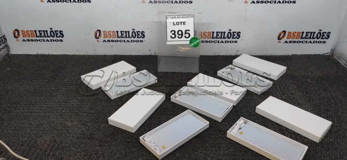 LOTE 395 - 05 BATERIAS EXTERNAS. (NO ESTADO) ATENÇÃO! FAZER A VISITAÇÃO ANTES DE ARREMATAR, NÃO SABEMOS SE FUNCIONA. LEILÃO NÃO TEM GARANTIA E NEM DEVOLUÇÃO, SUJEITO A POSSÍVEIS AVARIAS VISÍVEIS/OCULTAS E/OU AUSÊNCIA DE COMPONENTES.