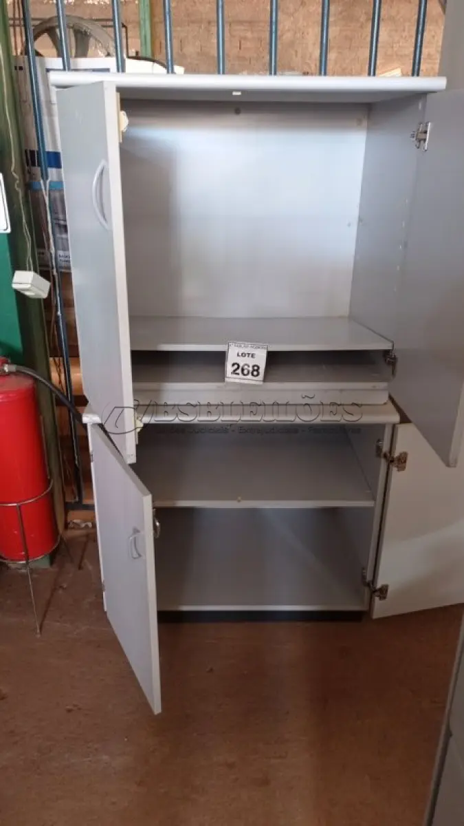 LOTE 268 - 02 ARMÁRIOS BAIXOS COM 02 PORTAS. (NO ESTADO) ATENÇÃO! FAZER A VISITAÇÃO ANTES DE ARREMATAR, NÃO SABEMOS SE FUNCIONA, LEILÃO NÃO TEM GARANTIA E NEM DEVOLUÇÃO, SUJEITO A POSSÍVEIS AVARIAS VISÍVEIS/OCULTAS E/OU AUSÊNCIA DE COMPONENTES.