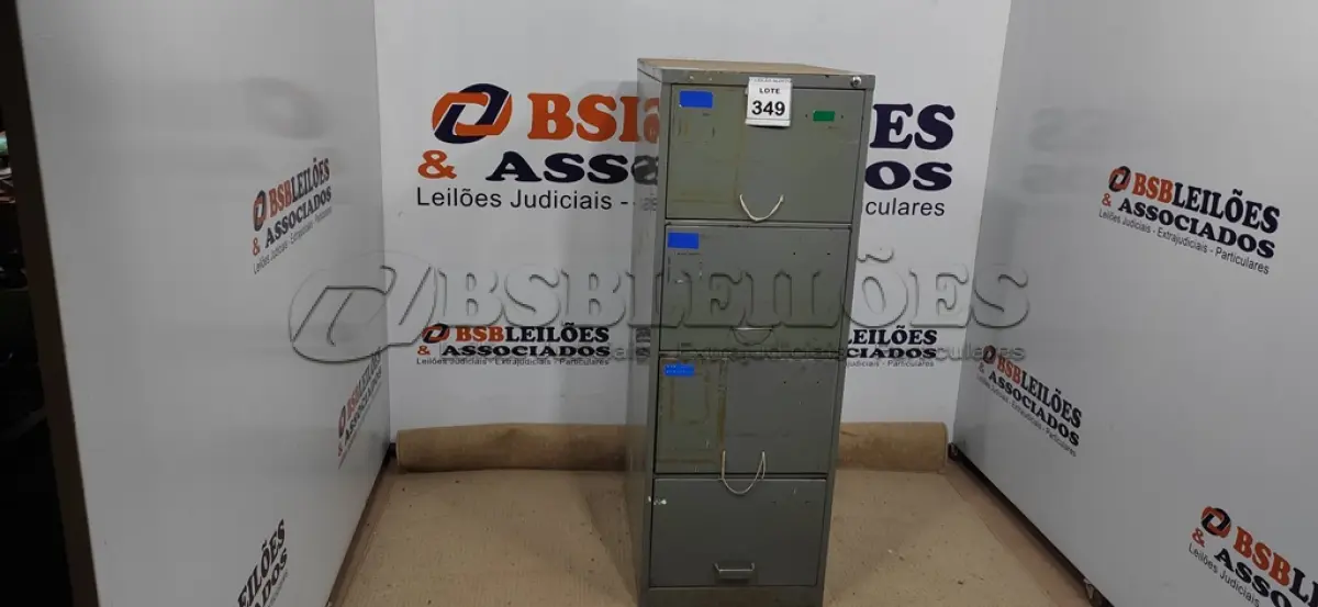 LOTE 349 - 01 ARQUIVO DE AÇO COM 04 GAVETAS. (NO ESTADO) ATENÇÃO! FAZER A VISITAÇÃO ANTES DE ARREMATAR, NÃO SABEMOS SE FUNCIONA, LEILÃO NÃO TEM GARANTIA E NEM DEVOLUÇÃO, SUJEITO A POSSÍVEIS AVARIAS VISÍVEIS/OCULTAS E/OU AUSÊNCIA DE COMPONENTES.