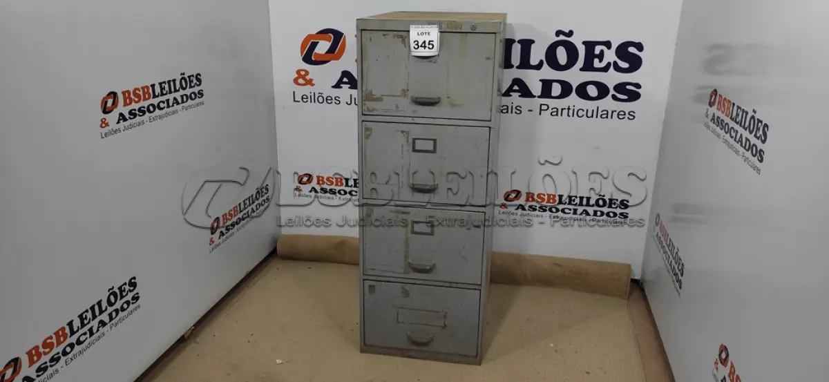 LOTE 345 - 01 ARQUIVO DE AÇO COM 04 GAVETAS. (NO ESTADO) ATENÇÃO! FAZER A VISITAÇÃO ANTES DE ARREMATAR, NÃO SABEMOS SE FUNCIONA, LEILÃO NÃO TEM GARANTIA E NEM DEVOLUÇÃO, SUJEITO A POSSÍVEIS AVARIAS VISÍVEIS/OCULTAS E/OU AUSÊNCIA DE COMPONENTES.