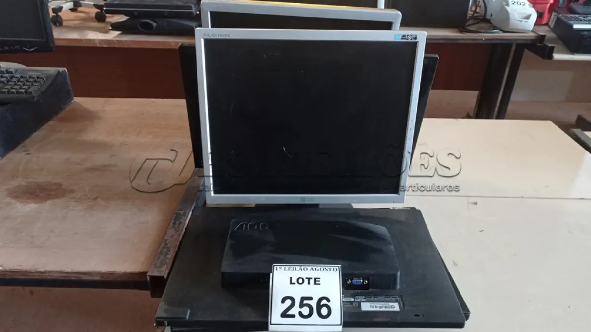 LOTE 256 - 06 MONITORES DE MARCAS E MODELOS DIVEROS. (NO ESTADO) ATENÇÃO! FAZER A VISITAÇÃO ANTES DE ARREMATAR, NÃO SABEMOS SE FUNCIONA, LEILÃO NÃO TEM GARANTIA E NEM DEVOLUÇÃO, SUJEITO A POSSÍVEIS AVARIAS VISÍVEIS/OCULTAS E/OU AUSÊNCIA DE COMPONENTES.