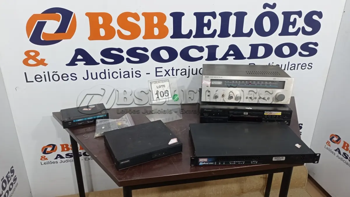 LOTE 105 - 02 RECEPTORES DE TV COM CONTROLE, 01 RECEIVER SR-130 MARCA CCE, 01 APARELHO DE DVD DV-344 MARCA PIONEER E 01 CONTROLADOR SAN 6500N MARCA ATTO. (NO ESTADO) ATENÇÃO! FAZER A VISITAÇÃO ANTES DE ARREMATAR, NÃO SABEMOS SE FUNCIONA. LEILÃO NÃO TEM GARANTIA E NEM DEVOLUÇÃO, SUJEITO A POSSÍVEIS AVARIAS VISÍVEIS/OCULTAS E/OU AUSÊNCIA DE COMPONENTES.