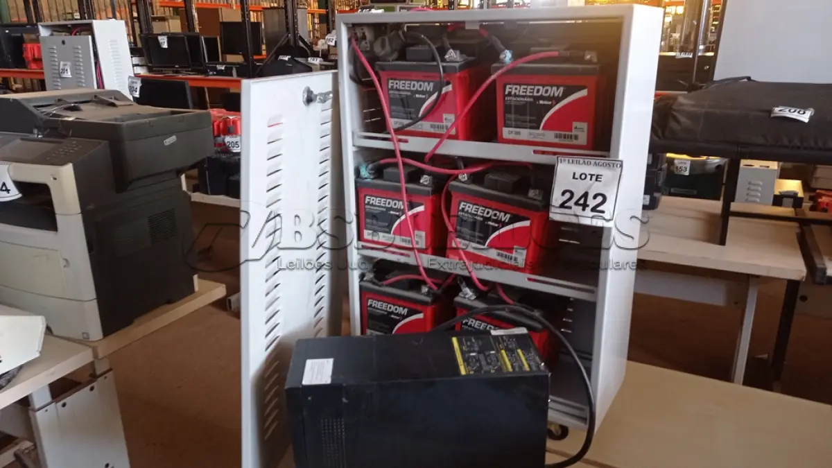 LOTE 242 - 01 NOBREAK MARCA LACERDA E UM BANCO DE BATERIAS COM 06 BATERIAS. (NO ESTADO) ATENÇÃO! FAZER A VISITAÇÃO ANTES DE ARREMATAR, NÃO SABEMOS SE FUNCIONA, LEILÃO NÃO TEM GARANTIA E NEM DEVOLUÇÃO, SUJEITO A POSSÍVEIS AVARIAS VISÍVEIS/OCULTAS E/OU AUSÊNCIA DE COMPONENTES.