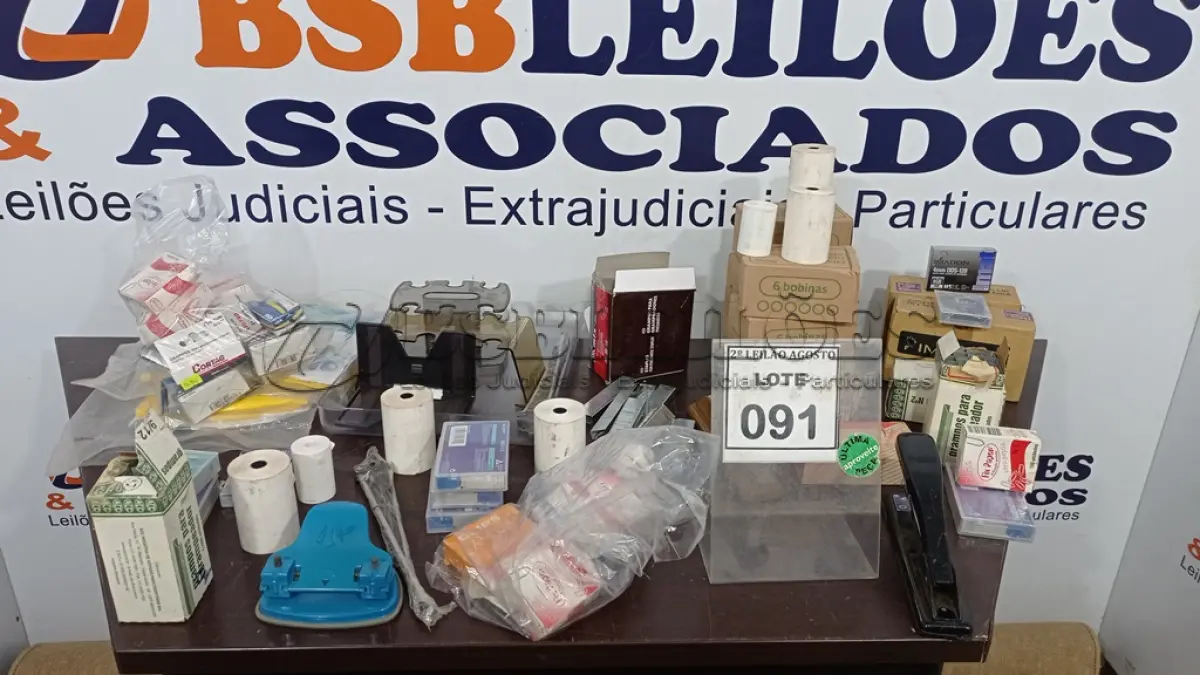 LOTE 091 - 01 LOTE COM GRANDE QUANTIDADE DE GRAMPOS DE PAPEIS E MATÉRIAS DIVERSOS PARA ESCRITÓRIO. (NO ESTADO) ATENÇÃO! FAZER A VISITAÇÃO ANTES DE ARREMATAR, NÃO SABEMOS SE FUNCIONA, LEILÃO NÃO TEM GARANTIA E NEM DEVOLUÇÃO, SUJEITO A POSSÍVEIS AVARIAS VISÍVEIS/OCULTAS E/OU AUSÊNCIA DE COMPONENTES.