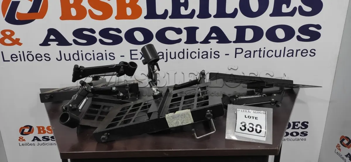 LOTE 330 - 05 SUPORTES DE MONITORES. (NO ESTADO) ATENÇÃO! FAZER A VISITAÇÃO ANTES DE ARREMATAR, NÃO SABEMOS SE FUNCIONA, LEILÃO NÃO TEM GARANTIA E NEM DEVOLUÇÃO, SUJEITO A POSSÍVEIS AVARIAS VISÍVEIS/OCULTAS E/OU AUSÊNCIA DE COMPONENTES.