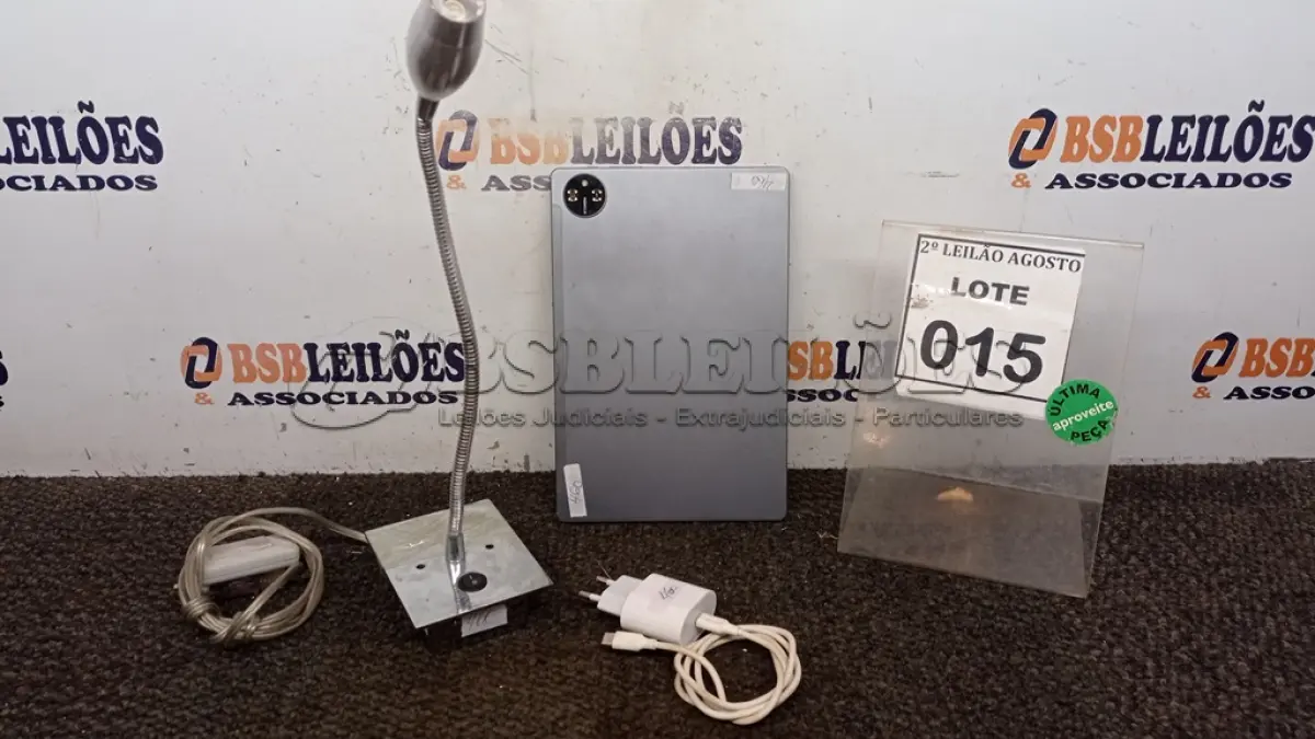 LOTE 015 - 01 TABLET COM CARREGADOR. (NO ESTADO) ATENÇÃO! FAZER A VISITAÇÃO ANTES DE ARREMATAR, NÃO SABEMOS SE FUNCIONA, LEILÃO NÃO TEM GARANTIA E NEM DEVOLUÇÃO, SUJEITO A POSSÍVEIS AVARIAS VISÍVEIS/OCULTAS E/OU AUSÊNCIA DE COMPONENTES.