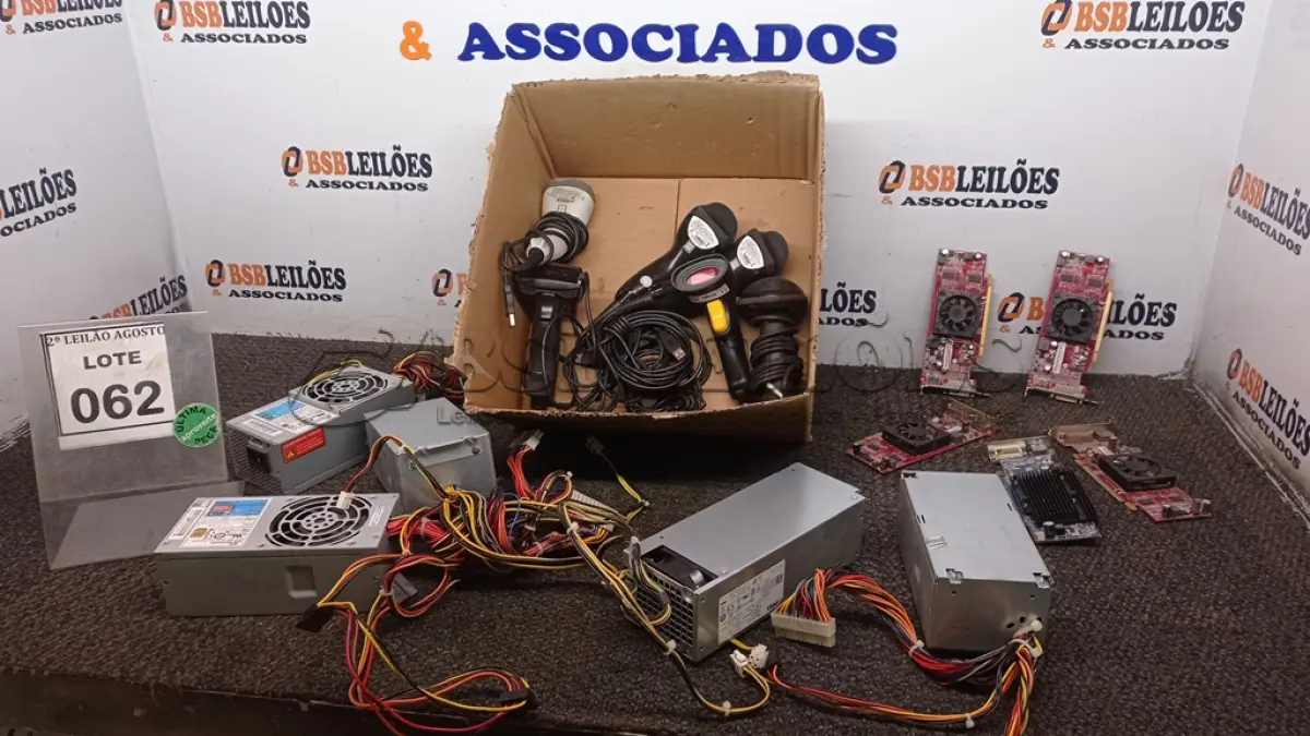 LOTE 062 - 05 FONTES PARA PC, 05 PLACAS DE VÍDEO E 02 LEITORAS DE CÓDIGO DE BARRAS. (NO ESTADO) ATENÇÃO! FAZER A VISITAÇÃO ANTES DE ARREMATAR, NÃO SABEMOS SE FUNCIONA, LEILÃO NÃO TEM GARANTIA E NEM DEVOLUÇÃO, SUJEITO A POSSÍVEIS AVARIAS VISÍVEIS/OCULTAS E/OU AUSÊNCIA DE COMPONENTES.