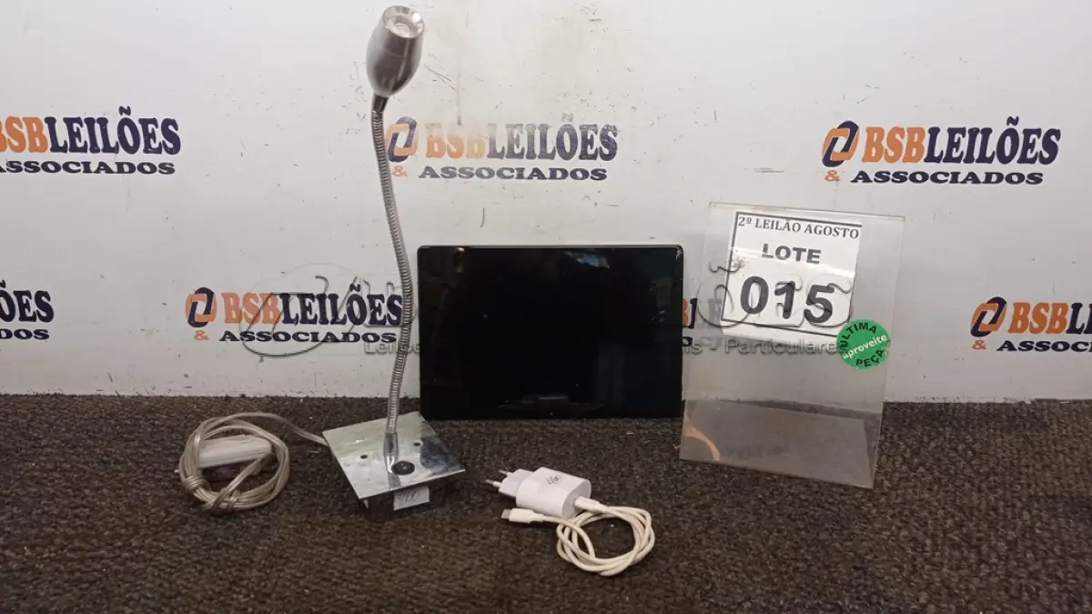 LOTE 015 - 01 TABLET COM CARREGADOR. (NO ESTADO) ATENÇÃO! FAZER A VISITAÇÃO ANTES DE ARREMATAR, NÃO SABEMOS SE FUNCIONA, LEILÃO NÃO TEM GARANTIA E NEM DEVOLUÇÃO, SUJEITO A POSSÍVEIS AVARIAS VISÍVEIS/OCULTAS E/OU AUSÊNCIA DE COMPONENTES.