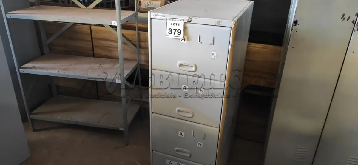 LOTE 379 - 01 ARQUIVO DE AÇO COM 04 GAVETAS. (NO ESTADO) ATENÇÃO! FAZER A VISITAÇÃO ANTES DE ARREMATAR, NÃO SABEMOS SE FUNCIONA, LEILÃO NÃO TEM GARANTIA E NEM DEVOLUÇÃO, SUJEITO A POSSÍVEIS AVARIAS VISÍVEIS/OCULTAS E/OU AUSÊNCIA DE COMPONENTES.