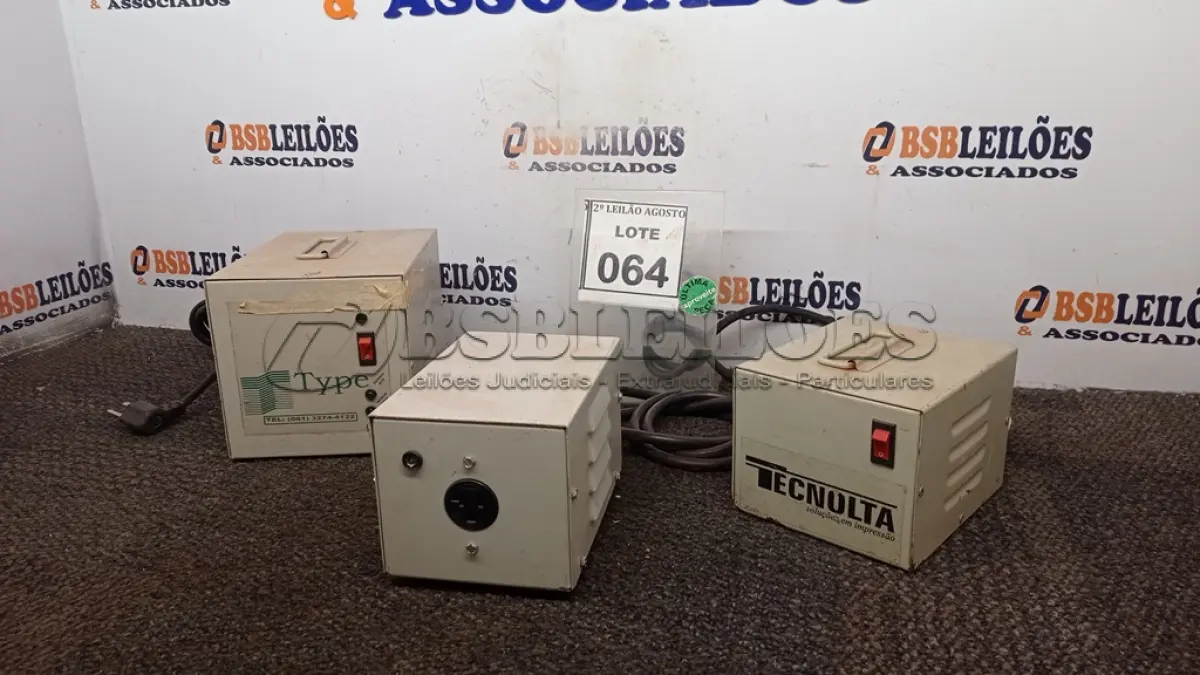 LOTE 064 - 03 TRANSFORMADORES MARCAS E MODELOS DIVERSOS. (NO ESTADO) ATENÇÃO! FAZER A VISITAÇÃO ANTES DE ARREMATAR, NÃO SABEMOS SE FUNCIONA, LEILÃO NÃO TEM GARANTIA E NEM DEVOLUÇÃO, SUJEITO A POSSÍVEIS AVARIAS VISÍVEIS/OCULTAS E/OU AUSÊNCIA DE COMPONENTES.