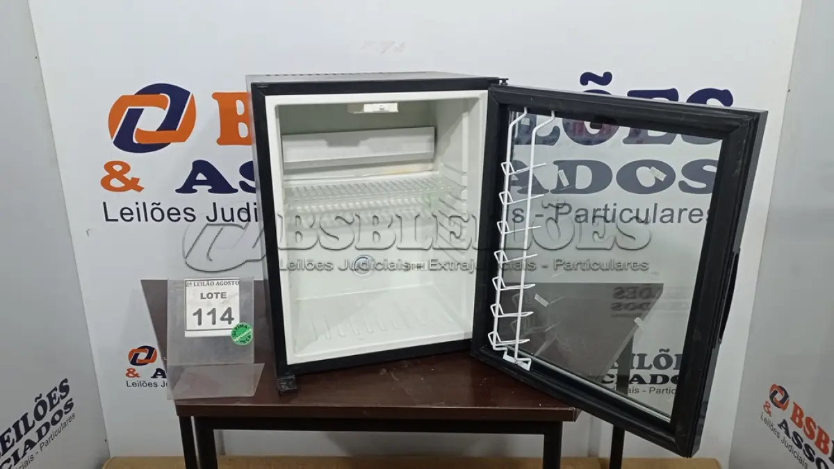 LOTE 114 - 01 ADEGA 40L 220V. (NO ESTADO) ATENÇÃO! FAZER A VISITAÇÃO ANTES DE ARREMATAR, NÃO SABEMOS SE FUNCIONA. LEILÃO NÃO TEM GARANTIA E NEM DEVOLUÇÃO, SUJEITO A POSSÍVEIS AVARIAS VISÍVEIS/OCULTAS E/OU AUSÊNCIA DE COMPONENTES.