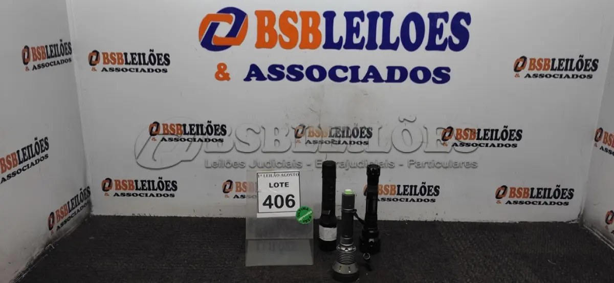LOTE 406 - 03 LANTERNAS. (NO ESTADO) ATENÇÃO! FAZER A VISITAÇÃO ANTES DE ARREMATAR, NÃO SABEMOS SE FUNCIONA, LEILÃO NÃO TEM GARANTIA E NEM DEVOLUÇÃO, SUJEITO A POSSÍVEIS AVARIAS VISÍVEIS/OCULTAS E/OU AUSÊNCIA DE COMPONENTES.