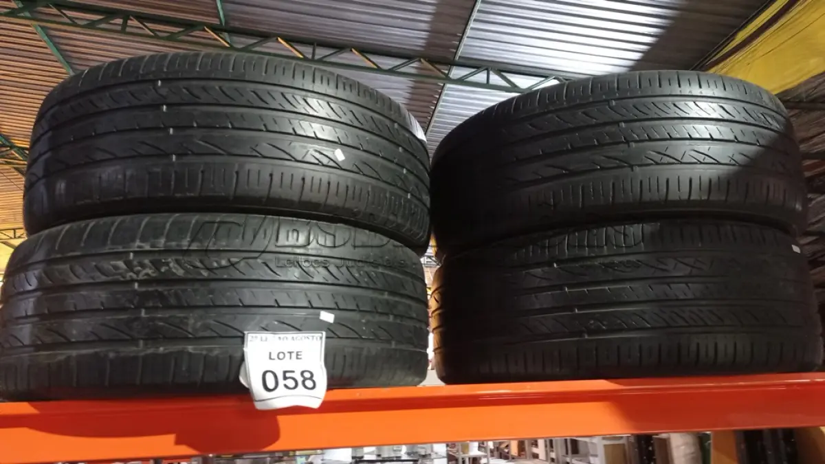 LOTE 058 - 04 PNEUS 235 50+- ARO 19. (NO ESTADO) ATENÇÃO! FAZER A VISITAÇÃO ANTES DE ARREMATAR, NÃO SABEMOS SE FUNCIONA, LEILÃO NÃO TEM GARANTIA E NEM DEVOLUÇÃO, SUJEITO A POSSÍVEIS AVARIAS VISÍVEIS/OCULTAS E/OU AUSÊNCIA DE COMPONENTES.