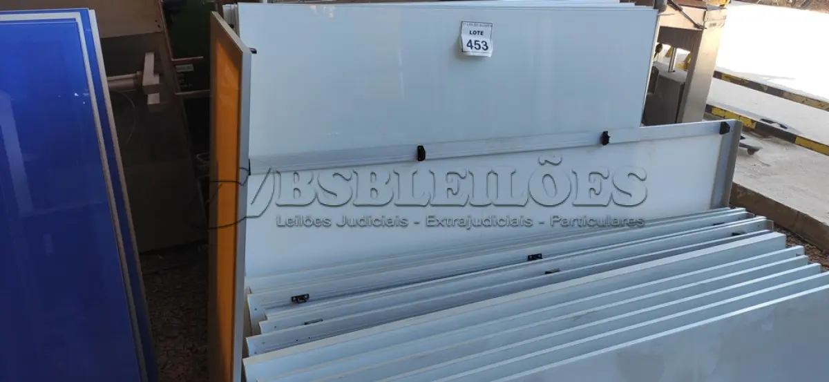 LOTE 453 - 22 PEÇAS DE VIDRO DE FACHADA. (NO ESTADO) ATENÇÃO! FAZER A VISITAÇÃO ANTES DE ARREMATAR, NÃO SABEMOS SE FUNCIONA, LEILÃO NÃO TEM GARANTIA E NEM DEVOLUÇÃO, SUJEITO A POSSÍVEIS AVARIAS VISÍVEIS/OCULTAS E/OU AUSÊNCIA DE COMPONENTES.
