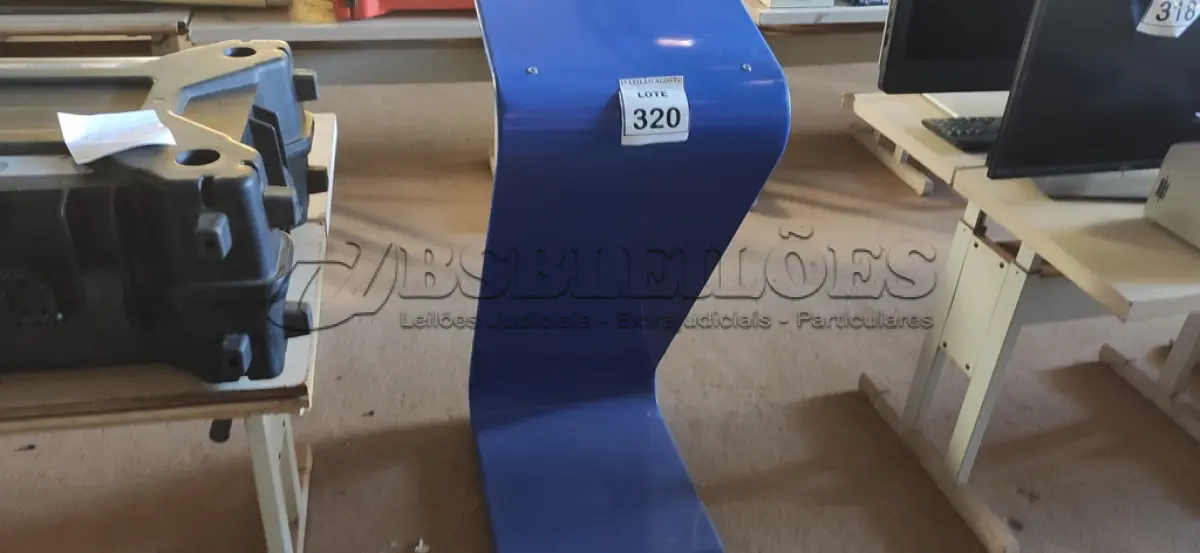 LOTE 320 - 01 PÚLPITO DE FERRO. (NO ESTADO) ATENÇÃO! FAZER A VISITAÇÃO ANTES DE ARREMATAR, NÃO SABEMOS SE FUNCIONA, LEILÃO NÃO TEM GARANTIA E NEM DEVOLUÇÃO, SUJEITO A POSSÍVEIS AVARIAS VISÍVEIS/OCULTAS E/OU AUSÊNCIA DE COMPONENTES.