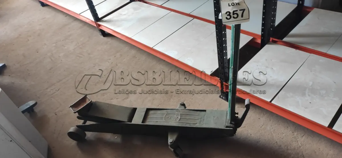 LOTE 357 - 01 MACACO JACARÉ COR VERDE. (NO ESTADO) ATENÇÃO! FAZER A VISITAÇÃO ANTES DE ARREMATAR, NÃO SABEMOS SE FUNCIONA, LEILÃO NÃO TEM GARANTIA E NEM DEVOLUÇÃO, SUJEITO A POSSÍVEIS AVARIAS VISÍVEIS/OCULTAS E/OU AUSÊNCIA DE COMPONENTES.