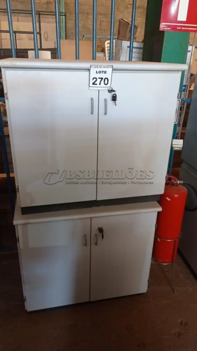 LOTE 270 - 02 ARMÁRIOS BAIXOS COM 02 PORTAS. (NO ESTADO) ATENÇÃO! FAZER A VISITAÇÃO ANTES DE ARREMATAR, NÃO SABEMOS SE FUNCIONA, LEILÃO NÃO TEM GARANTIA E NEM DEVOLUÇÃO, SUJEITO A POSSÍVEIS AVARIAS VISÍVEIS/OCULTAS E/OU AUSÊNCIA DE COMPONENTES.