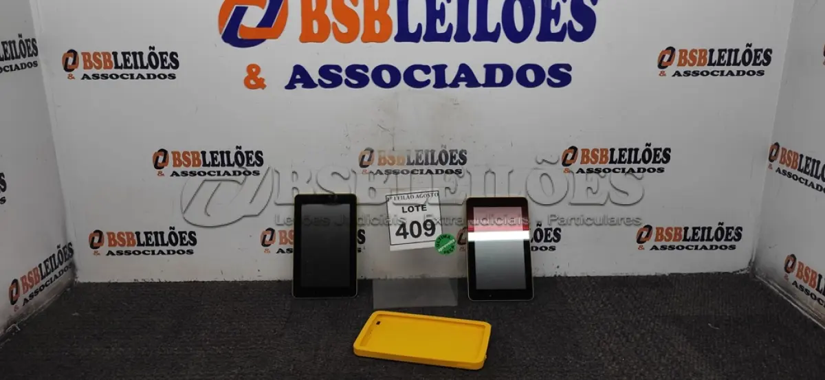 LOTE 409 - 02 TABLETS MARCA CCE. (NO ESTADO) ATENÇÃO! FAZER A VISITAÇÃO ANTES DE ARREMATAR, NÃO SABEMOS SE FUNCIONA. LEILÃO NÃO TEM GARANTIA E NEM DEVOLUÇÃO, SUJEITO A POSSÍVEIS AVARIAS VISÍVEIS/OCULTAS E/OU AUSÊNCIA DE COMPONENTES.