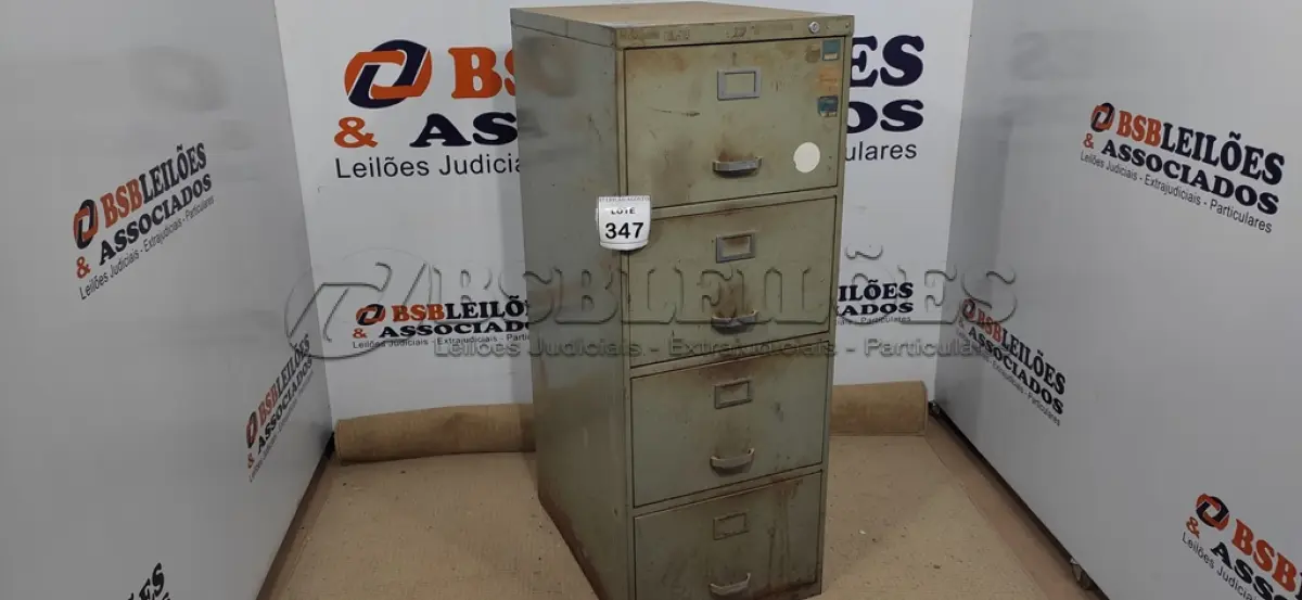 LOTE 347 - 01 ARQUIVO DE AÇO COM 04 GAVETAS. (NO ESTADO) ATENÇÃO! FAZER A VISITAÇÃO ANTES DE ARREMATAR, NÃO SABEMOS SE FUNCIONA, LEILÃO NÃO TEM GARANTIA E NEM DEVOLUÇÃO, SUJEITO A POSSÍVEIS AVARIAS VISÍVEIS/OCULTAS E/OU AUSÊNCIA DE COMPONENTES.