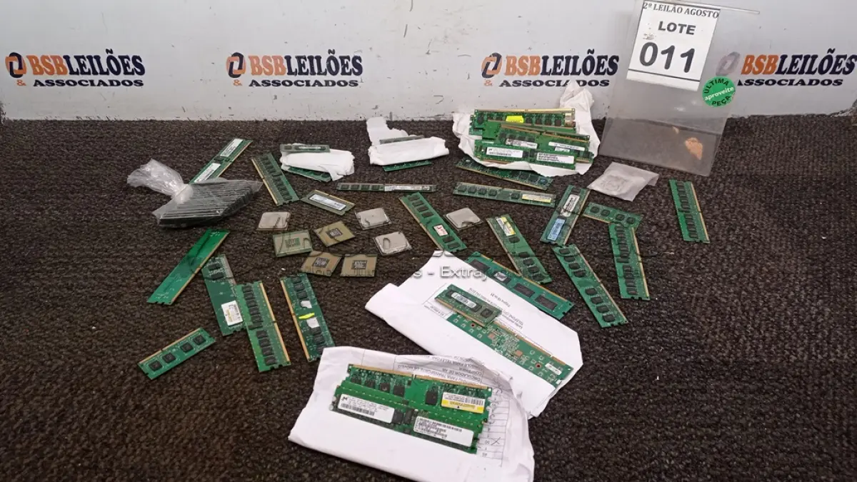 LOTE 011 - 01 LOTE GRANDE QUANTIDADE DE MEMORIAS PARA PC E NOTEBOOKS. (NO ESTADO) ATENÇÃO! FAZER A VISITAÇÃO ANTES DE ARREMATAR, NÃO SABEMOS SE FUNCIONA, LEILÃO NÃO TEM GARANTIA E NEM DEVOLUÇÃO, SUJEITO A POSSÍVEIS AVARIAS VISÍVEIS/OCULTAS E/OU AUSÊNCIA DE COMPONENTES.