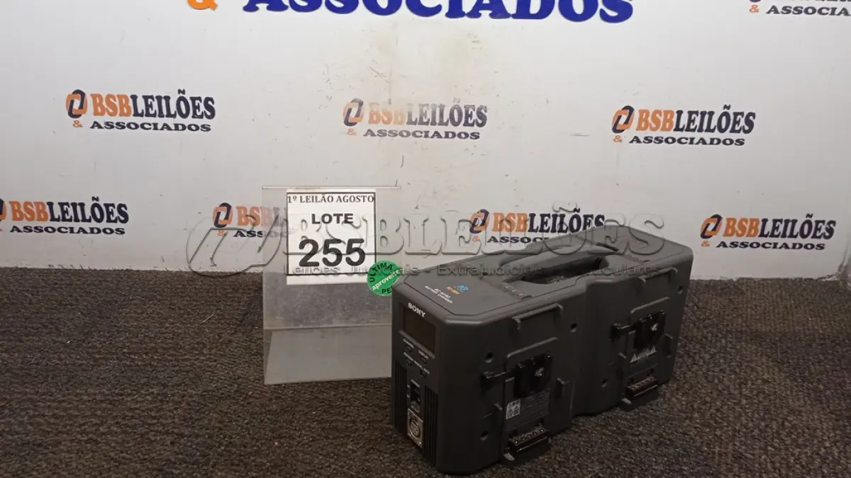 LOTE 255 - 01 CARREGADOR DE BATERIAS SONY BC-M150. (NO ESTADO) ATENÇÃO! FAZER A VISITAÇÃO ANTES DE ARREMATAR, NÃO SABEMOS SE FUNCIONA, LEILÃO NÃO TEM GARANTIA E NEM DEVOLUÇÃO, SUJEITO A POSSÍVEIS AVARIAS VISÍVEIS/OCULTAS E/OU AUSÊNCIA DE COMPONENTES.