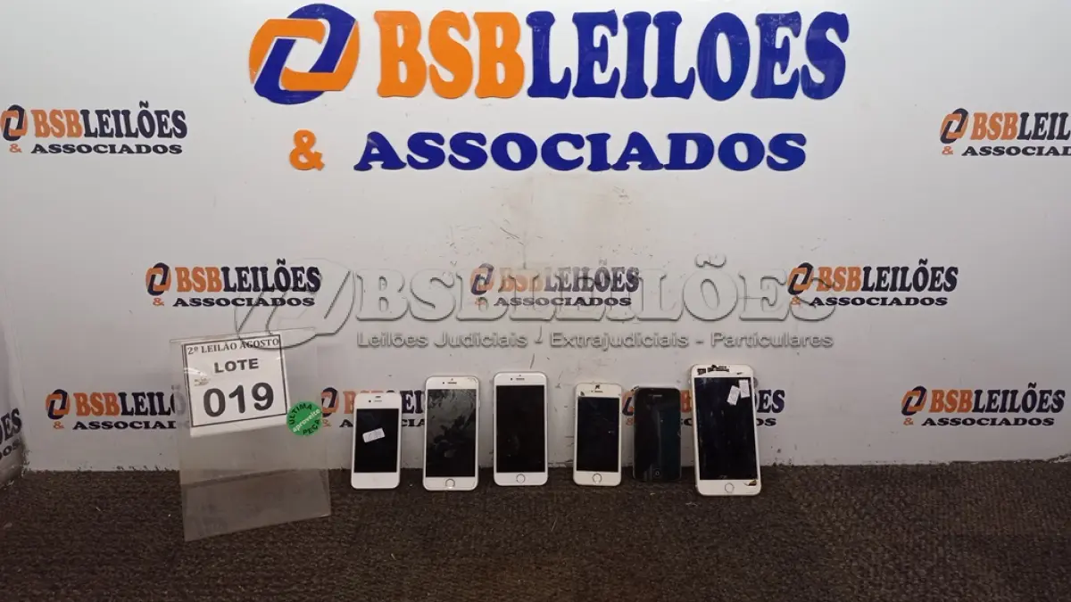 LOTE 019 - 06 IPHONES DE MODELOS DIVERSOS PARA RETIRADA DE PEÇAS. (NO ESTADO) ATENÇÃO! FAZER A VISITAÇÃO ANTES DE ARREMATAR, NÃO SABEMOS SE FUNCIONA, LEILÃO NÃO TEM GARANTIA E NEM DEVOLUÇÃO, SUJEITO A POSSÍVEIS AVARIAS VISÍVEIS/OCULTAS E/OU AUSÊNCIA DE COMPONENTES.