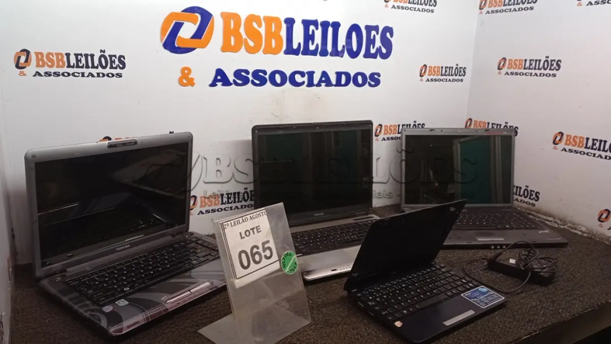 LOTE 065 - 03 NOTEBOOKS MARCA TOSHIBA E 01 NETBOOK MARCA ASUS. (NO ESTADO) ATENÇÃO! FAZER A VISITAÇÃO ANTES DE ARREMATAR, NÃO SABEMOS SE FUNCIONA, LEILÃO NÃO TEM GARANTIA E NEM DEVOLUÇÃO, SUJEITO A POSSÍVEIS AVARIAS VISÍVEIS/OCULTAS E/OU AUSÊNCIA DE COMPONENTES.