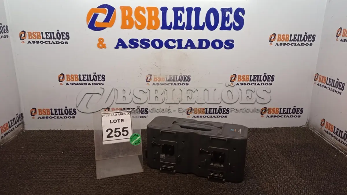 LOTE 255 - 01 CARREGADOR DE BATERIAS SONY BC-M150. (NO ESTADO) ATENÇÃO! FAZER A VISITAÇÃO ANTES DE ARREMATAR, NÃO SABEMOS SE FUNCIONA, LEILÃO NÃO TEM GARANTIA E NEM DEVOLUÇÃO, SUJEITO A POSSÍVEIS AVARIAS VISÍVEIS/OCULTAS E/OU AUSÊNCIA DE COMPONENTES.