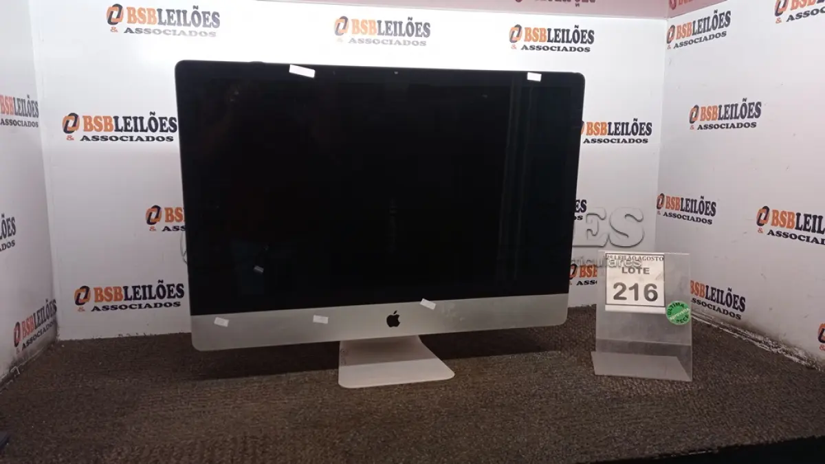 LOTE 216 - 01 IMAC APPLE. (NO ESTADO) ATENÇÃO! FAZER A VISITAÇÃO ANTES DE ARREMATAR, NÃO SABEMOS SE FUNCIONA, LEILÃO NÃO TEM GARANTIA E NEM DEVOLUÇÃO, SUJEITO A POSSÍVEIS AVARIAS VISÍVEIS/OCULTAS E/OU AUSÊNCIA DE COMPONENTES.