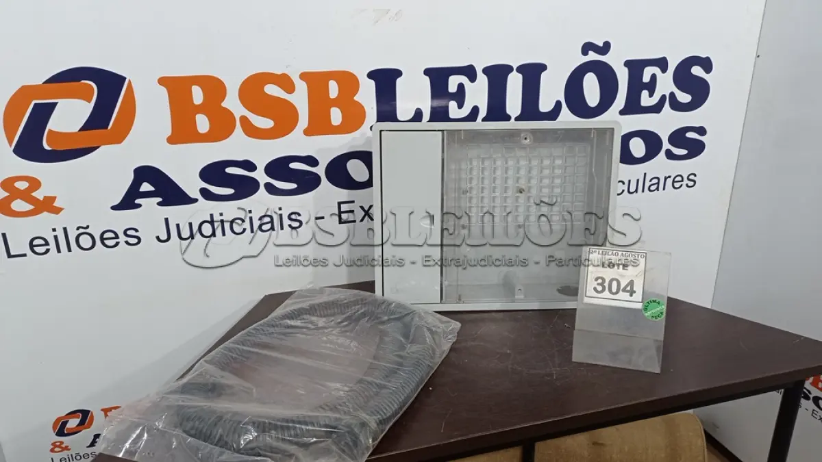 LOTE 304 - 01 CAIXA PLÁSTICA PARA UNIDADE DE MEDIÇÃO DE ÁGUA. (NO ESTADO) ATENÇÃO! FAZER A VISITAÇÃO ANTES DE ARREMATAR, NÃO SABEMOS SE FUNCIONA, LEILÃO NÃO TEM GARANTIA E NEM DEVOLUÇÃO, SUJEITO A POSSÍVEIS AVARIAS VISÍVEIS/OCULTAS E/OU AUSÊNCIA DE COMPONENTES.