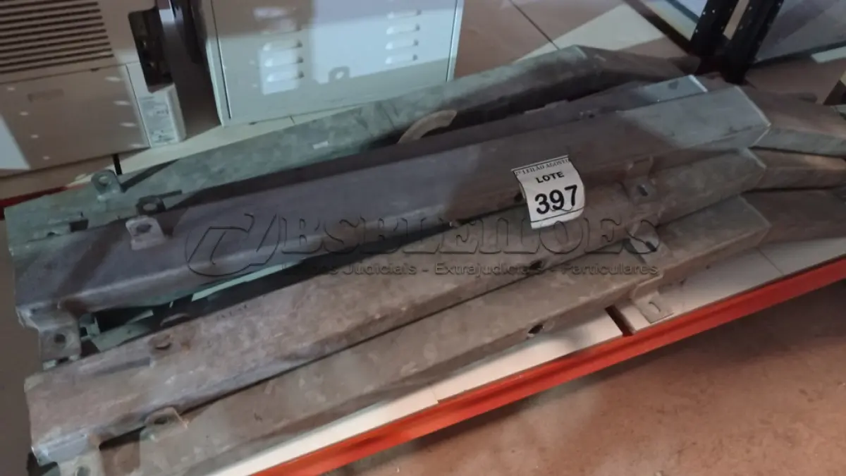 LOTE 397 - 01 LOTE COM VÁRIAS SUPORTES E ESTRUTURAS METÁLICAS DE SUSTENTAÇÃO. (NO ESTADO) ATENÇÃO! FAZER A VISITAÇÃO ANTES DE ARREMATAR, NÃO SABEMOS SE FUNCIONA. LEILÃO NÃO TEM GARANTIA E NEM DEVOLUÇÃO, SUJEITO A POSSÍVEIS AVARIAS VISÍVEIS/OCULTAS E/OU AUSÊNCIA DE COMPONENTES.