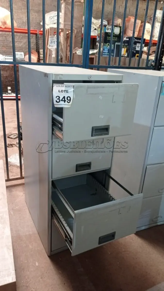 LOTE 349 - 01 ARQUIVO DE AÇO COM 04 GAVETAS. (NO ESTADO) ATENÇÃO! FAZER A VISITAÇÃO ANTES DE ARREMATAR, NÃO SABEMOS SE FUNCIONA. LEILÃO NÃO TEM GARANTIA E NEM DEVOLUÇÃO, SUJEITO A POSSÍVEIS AVARIAS VISÍVEIS/OCULTAS E/OU AUSÊNCIA DE COMPONENTES.