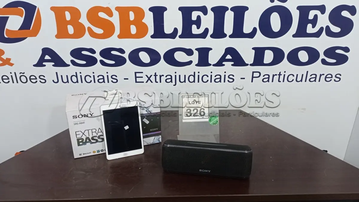 LOTE 326 - 01 CAIXA DE SOM BLUETOOTH SONY E 01 IPAD RETINA. (NO ESTADO) ATENÇÃO! FAZER A VISITAÇÃO ANTES DE ARREMATAR, NÃO SABEMOS SE FUNCIONA. LEILÃO NÃO TEM GARANTIA E NEM DEVOLUÇÃO, SUJEITO A POSSÍVEIS AVARIAS VISÍVEIS/OCULTAS E/OU AUSÊNCIA DE COMPONENTES.