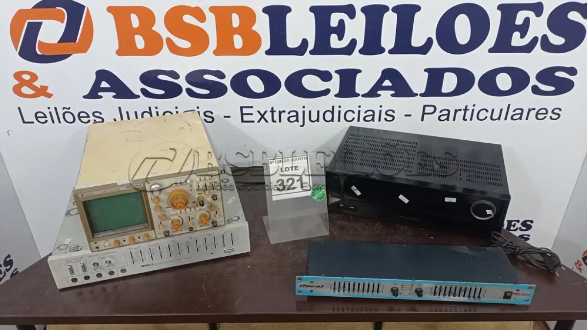 LOTE 321 - 01 EQUALIZADOR GRÁFICO ONEAL, OSCILOSCÓPIO ANALÓGICO, 01 MIXER STREO NASHVILLE E 01 HARMAN KARDON HK990. (NO ESTADO) ATENÇÃO! FAZER A VISITAÇÃO ANTES DE ARREMATAR, NÃO SABEMOS SE FUNCIONA. LEILÃO NÃO TEM GARANTIA E NEM DEVOLUÇÃO, SUJEITO A POSSÍVEIS AVARIAS VISÍVEIS/OCULTAS E/OU AUSÊNCIA DE COMPONENTES.