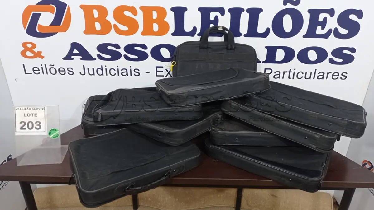 LOTE 203 - 08 BOLSAS DE NOTEBOOK. (NO ESTADO) ATENÇÃO! FAZER A VISITAÇÃO ANTES DE ARREMATAR, NÃO SABEMOS SE FUNCIONA. LEILÃO NÃO TEM GARANTIA E NEM DEVOLUÇÃO, SUJEITO A POSSÍVEIS AVARIAS VISÍVEIS/OCULTAS E/OU AUSÊNCIA DE COMPONENTES.