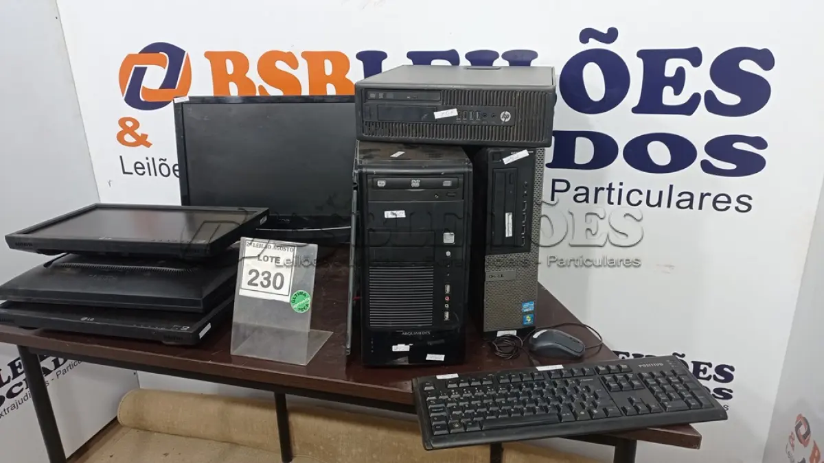 LOTE 230 - 04 MONITORES DE MARCAS E MODELOS DIVERSOS, 03 CPUS, 01 TECLADO E 01 MOUSE. (NO ESTADO) ATENÇÃO! FAZER A VISITAÇÃO ANTES DE ARREMATAR, NÃO SABEMOS SE FUNCIONA. LEILÃO NÃO TEM GARANTIA E NEM DEVOLUÇÃO, SUJEITO A POSSÍVEIS AVARIAS VISÍVEIS/OCULTAS E/OU AUSÊNCIA DE COMPONENTES.