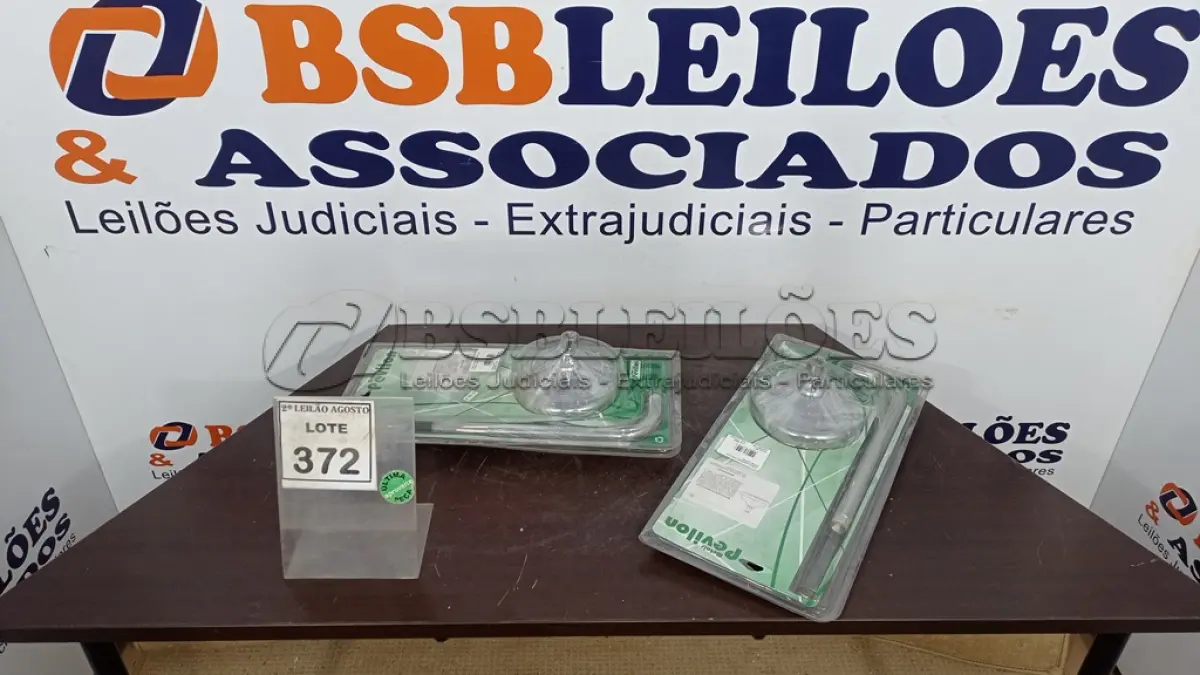 LOTE 372 - 02 CHUVEIROS LUA MARCA PEVILON. (NO ESTADO) ATENÇÃO! FAZER A VISITAÇÃO ANTES DE ARREMATAR, NÃO SABEMOS SE FUNCIONA, LEILÃO NÃO TEM GARANTIA E NEM DEVOLUÇÃO, SUJEITO A POSSÍVEIS AVARIAS VISÍVEIS/OCULTAS E/OU AUSÊNCIA DE COMPONENTES.