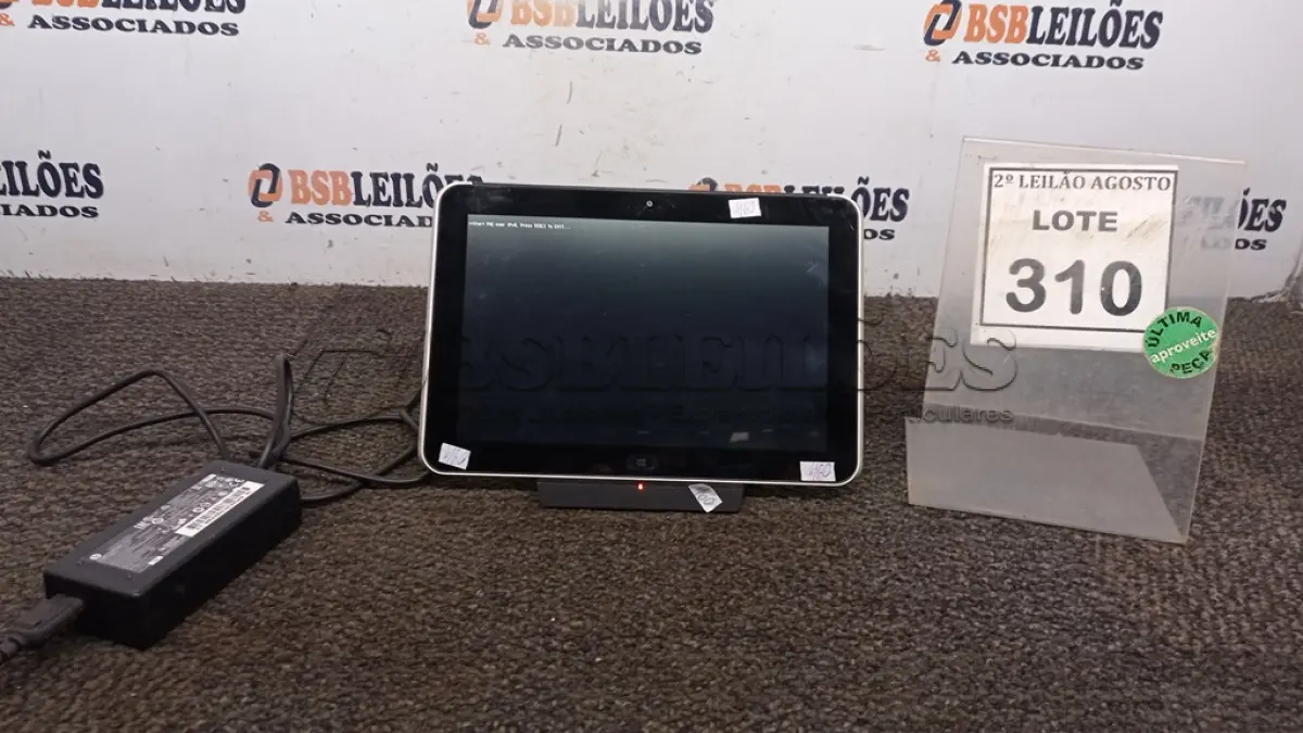 LOTE 310 - 01 TABLET HP ELITEPAD. (NO ESTADO) ATENÇÃO! FAZER A VISITAÇÃO ANTES DE ARREMATAR, NÃO SABEMOS SE FUNCIONA. LEILÃO NÃO TEM GARANTIA E NEM DEVOLUÇÃO, SUJEITO A POSSÍVEIS AVARIAS VISÍVEIS/OCULTAS E/OU AUSÊNCIA DE COMPONENTES.