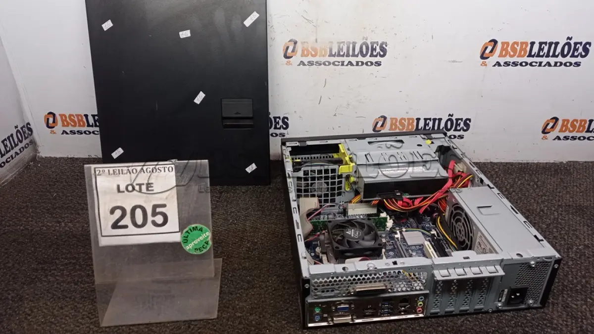 LOTE 205 - 01 CPU MARCA POSITIVO COM 8GB MEMÓRIA COM SSD E HD. (NO ESTADO) ATENÇÃO! FAZER A VISITAÇÃO ANTES DE ARREMATAR, NÃO SABEMOS SE FUNCIONA, LEILÃO NÃO TEM GARANTIA E NEM DEVOLUÇÃO, SUJEITO A POSSÍVEIS AVARIAS VISÍVEIS/OCULTAS E/OU AUSÊNCIA DE COMPONENTES.