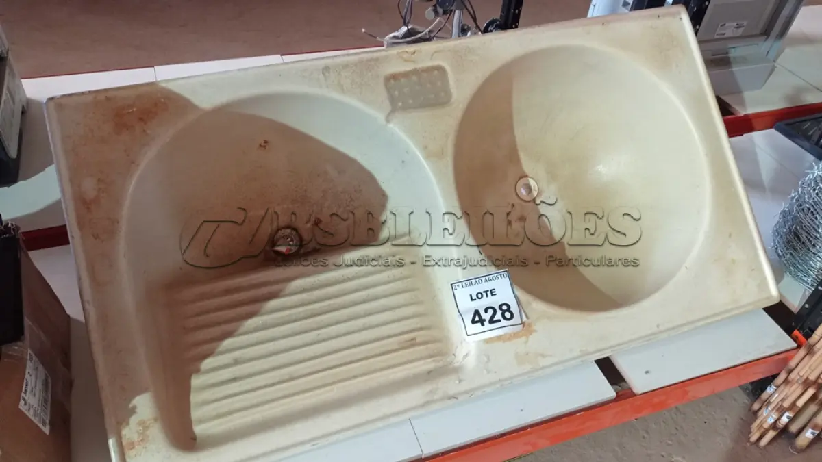 LOTE 428 - 01 TANQUE COM 02 CUBAS. (NO ESTADO) ATENÇÃO! FAZER A VISITAÇÃO ANTES DE ARREMATAR, NÃO SABEMOS SE FUNCIONA. LEILÃO NÃO TEM GARANTIA E NEM DEVOLUÇÃO, SUJEITO A POSSÍVEIS AVARIAS VISÍVEIS/OCULTAS E/OU AUSÊNCIA DE COMPONENTES.