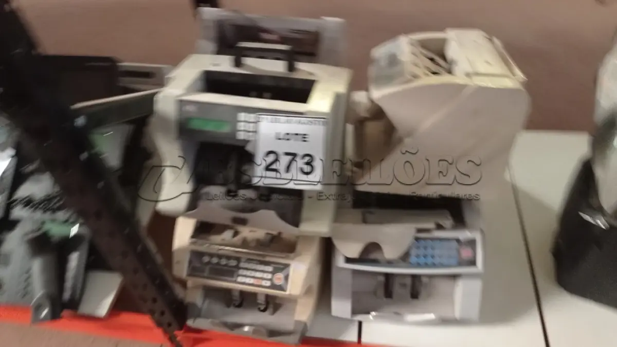LOTE 273 - 07 MÁQUINAS DE CONTAGEM DE CÉDULAS. (NO ESTADO) ATENÇÃO! FAZER A VISITAÇÃO ANTES DE ARREMATAR, NÃO SABEMOS SE FUNCIONA. LEILÃO NÃO TEM GARANTIA E NEM DEVOLUÇÃO, SUJEITO A POSSÍVEIS AVARIAS VISÍVEIS/OCULTAS E/OU AUSÊNCIA DE COMPONENTES.