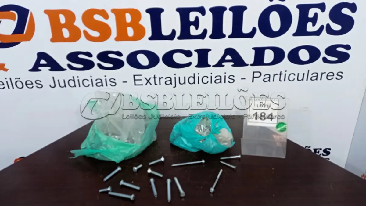 LOTE 184 - 01 LOTE COM GRANDE QUANTIDADE DE PARAFUSOS E PORCAS. (NO ESTADO) ATENÇÃO! FAZER A VISITAÇÃO ANTES DE ARREMATAR, NÃO SABEMOS SE FUNCIONA, LEILÃO NÃO TEM GARANTIA E NEM DEVOLUÇÃO, SUJEITO A POSSÍVEIS AVARIAS VISÍVEIS/OCULTAS E/OU AUSÊNCIA DE COMPONENTES.