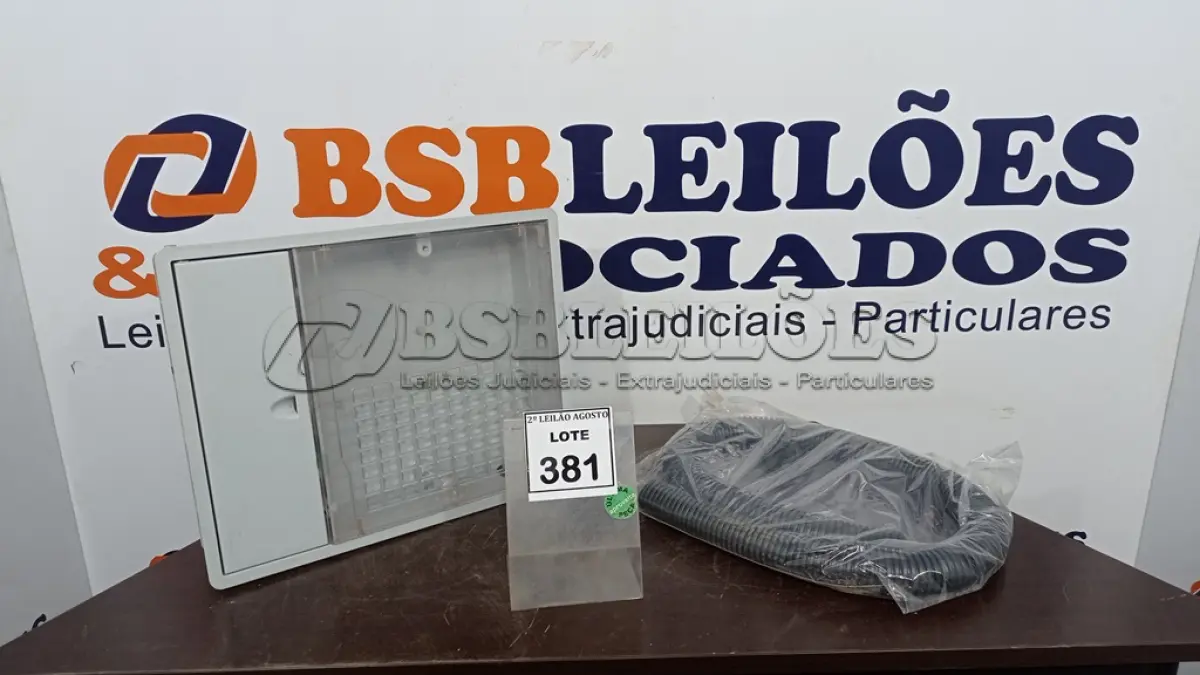 LOTE 381 - 01 CAIXA PLÁSTICA PARA UNIDADE DE MEDIÇÃO DE ÁGUA. (NO ESTADO) ATENÇÃO! FAZER A VISITAÇÃO ANTES DE ARREMATAR, NÃO SABEMOS SE FUNCIONA, LEILÃO NÃO TEM GARANTIA E NEM DEVOLUÇÃO, SUJEITO A POSSÍVEIS AVARIAS VISÍVEIS/OCULTAS E/OU AUSÊNCIA DE COMPONENTES.