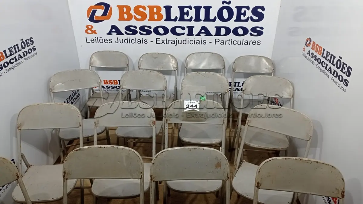 LOTE 344 - 08 CADEIRAS DOBRÁVEIS DE FERRO. (NO ESTADO) ATENÇÃO! FAZER A VISITAÇÃO ANTES DE ARREMATAR, NÃO SABEMOS SE FUNCIONA. LEILÃO NÃO TEM GARANTIA E NEM DEVOLUÇÃO, SUJEITO A POSSÍVEIS AVARIAS VISÍVEIS/OCULTAS E/OU AUSÊNCIA DE COMPONENTES.