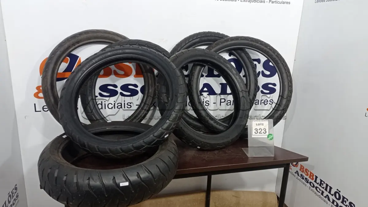 LOTE 323 - 07 PNEUS DE MOTO TAMANHOS DIVRSOS. (NO ESTADO) ATENÇÃO! FAZER A VISITAÇÃO ANTES DE ARREMATAR, NÃO SABEMOS SE FUNCIONA. LEILÃO NÃO TEM GARANTIA E NEM DEVOLUÇÃO, SUJEITO A POSSÍVEIS AVARIAS VISÍVEIS/OCULTAS E/OU AUSÊNCIA DE COMPONENTES.