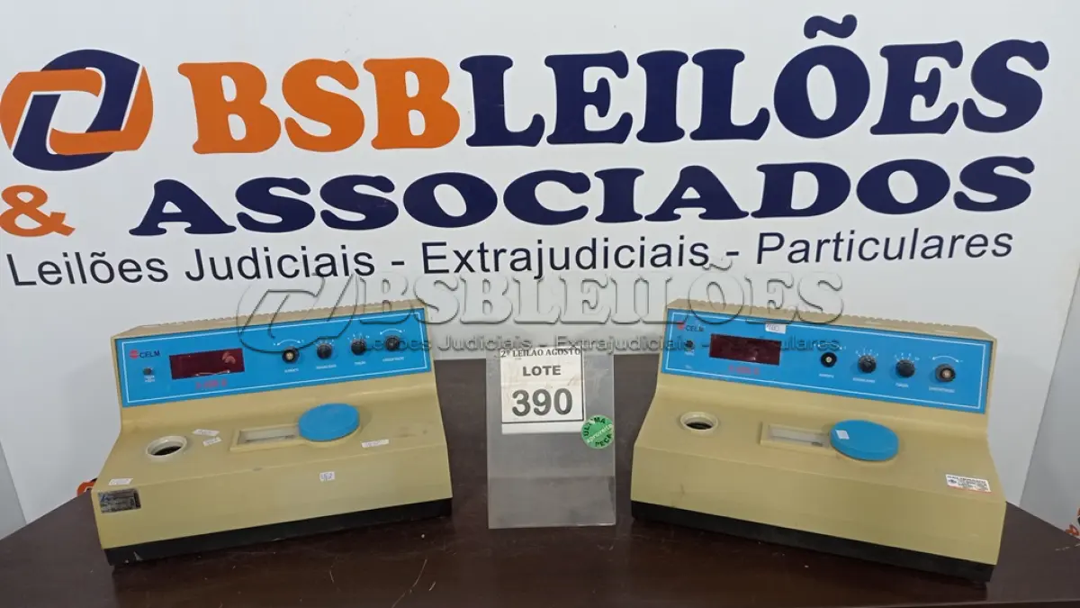 LOTE 390 - 02 ESPECTROFOTÔMETROS. (NO ESTADO) ATENÇÃO! FAZER A VISITAÇÃO ANTES DE ARREMATAR, NÃO SABEMOS SE FUNCIONA. LEILÃO NÃO TEM GARANTIA E NEM DEVOLUÇÃO, SUJEITO A POSSÍVEIS AVARIAS VISÍVEIS/OCULTAS E/OU AUSÊNCIA DE COMPONENTES.