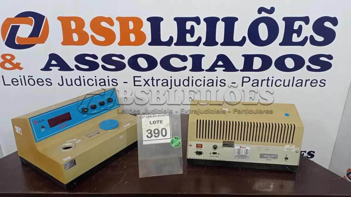 LOTE 390 - 02 ESPECTROFOTÔMETROS. (NO ESTADO) ATENÇÃO! FAZER A VISITAÇÃO ANTES DE ARREMATAR, NÃO SABEMOS SE FUNCIONA. LEILÃO NÃO TEM GARANTIA E NEM DEVOLUÇÃO, SUJEITO A POSSÍVEIS AVARIAS VISÍVEIS/OCULTAS E/OU AUSÊNCIA DE COMPONENTES.