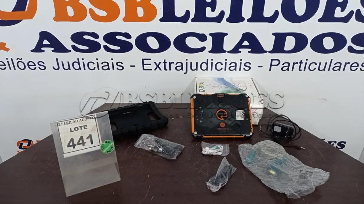 LOTE 441 - 01 TABLET QAV 801 MARCA TABRA. (NO ESTADO) ATENÇÃO! FAZER A VISITAÇÃO ANTES DE ARREMATAR, NÃO SABEMOS SE FUNCIONA. LEILÃO NÃO TEM GARANTIA E NEM DEVOLUÇÃO, SUJEITO A POSSÍVEIS AVARIAS VISÍVEIS/OCULTAS E/OU AUSÊNCIA DE COMPONENTES.